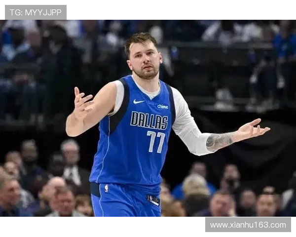 东契奇强行突破遭包夹失衡抛投命中成功完成2+1进攻