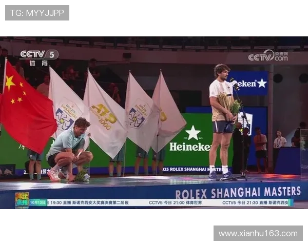 双雄并肩挥拍赛场兄弟齐心以力量谱写网球传奇